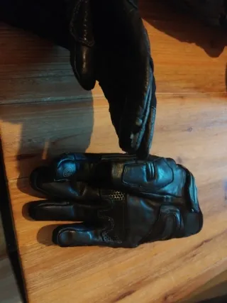 Guantes de moto con protecciones