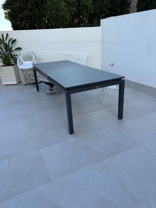 Tavolo da giardino allungabile in vetro e metallo