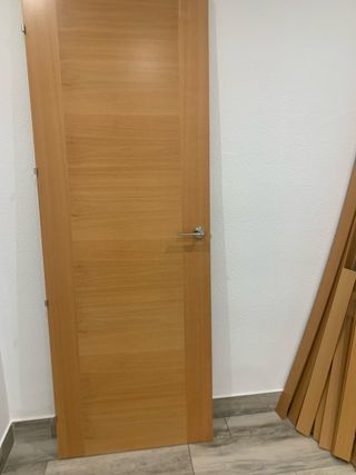 Puerta corredera de 72x201 cm y puerta de 62,5cm