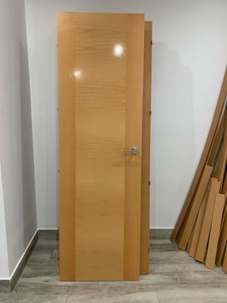 Puerta corredera de 72x201 cm y puerta de 62,5cm