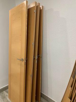 Puerta corredera de 72x201 cm y puerta de 62,5cm