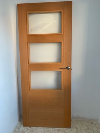 Puerta corredera de 72x201 cm y puerta de 62,5cm