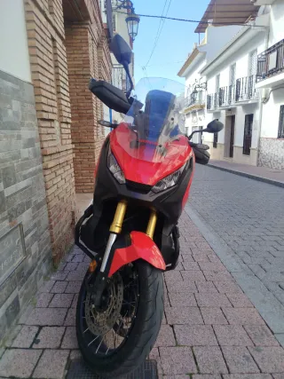 Honda X-ADV 750 Roja y Negra Año 2018 39000km