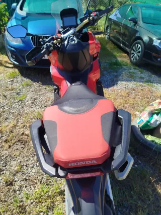 Honda X-ADV 750 Roja y Negra Año 2018 39000km