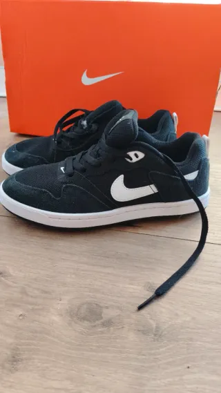 Zapatillas Nike Negras y Blancas
