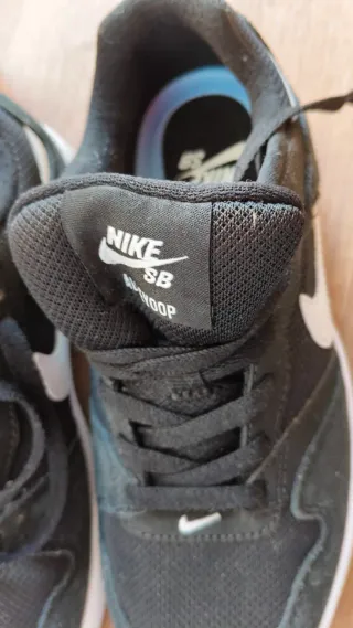 Zapatillas Nike Negras y Blancas