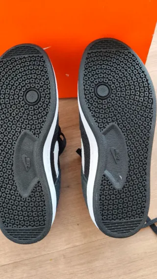 Zapatillas Nike Negras y Blancas