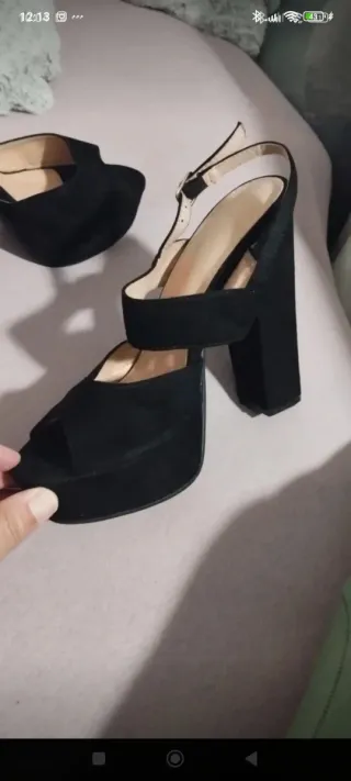 Zapatos de tacón ancho negros