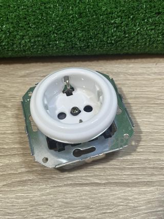 Base presa terra laterale in porcellana Fontini