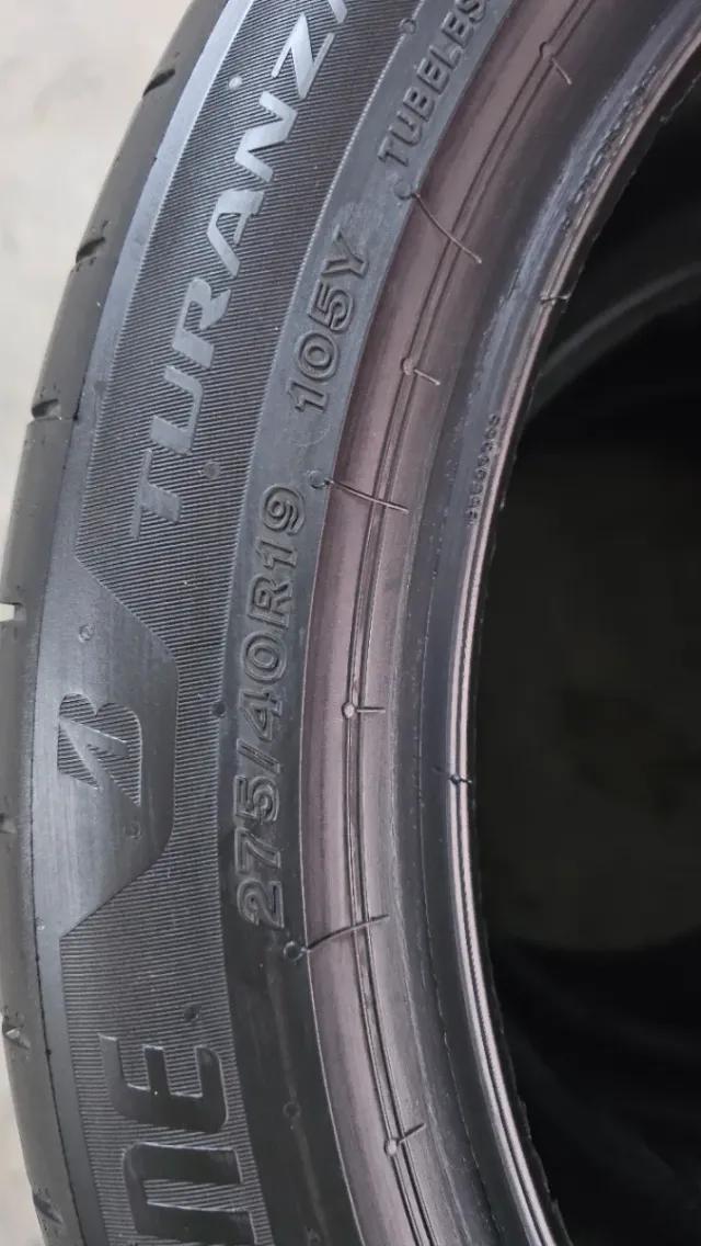 Neumáticos 275 40 19 Bridgestone seminuevos