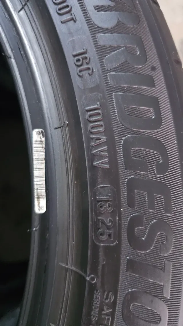 Neumáticos 275 40 19 Bridgestone seminuevos