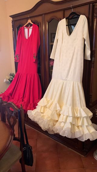 Trajes de flamenca rojos y beige. Talla ajustable
