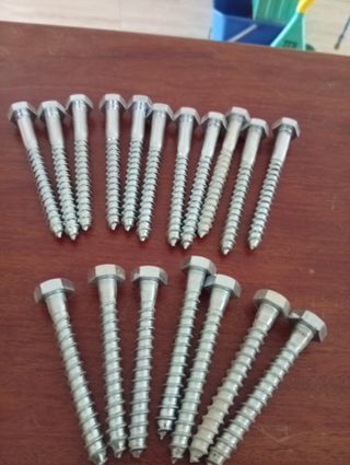 Tornillos hexagonales de metal