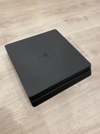 PS4 Slim 1TB Nera + Controller + 2 Giochi