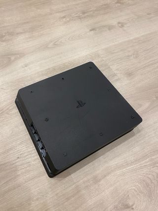 PS4 Slim 1TB Nera + Controller + 2 Giochi