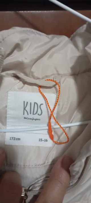 Chaqueta beige con cinturón y capucha (172 cm )