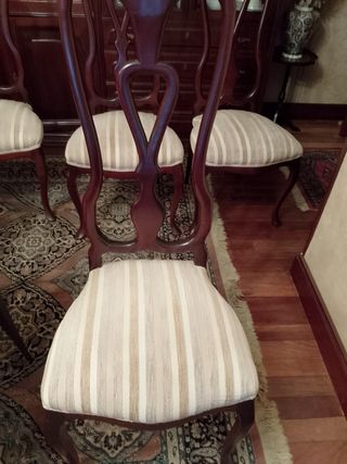 Sillas de madera corte clásico tapizadas en tela