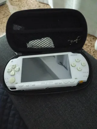 Sony PSP Blanca con funda