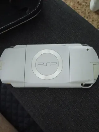 Sony PSP Blanca con funda