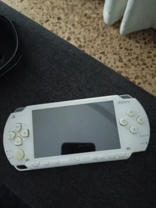 Sony PSP Blanca con funda