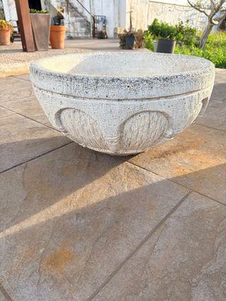 2 Tiestos de piedra blancos