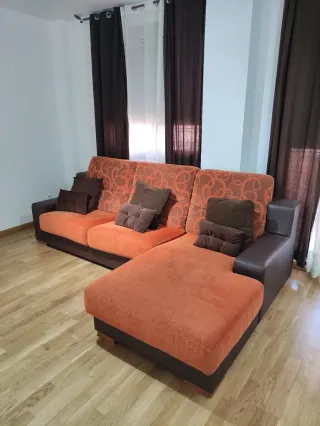 Sofá chaise longue tela y piel