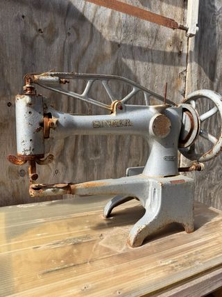 Máquina de coser SINGER antigua