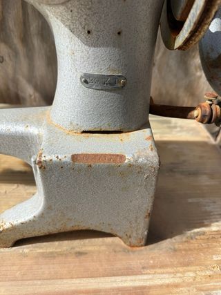 Máquina de coser SINGER antigua