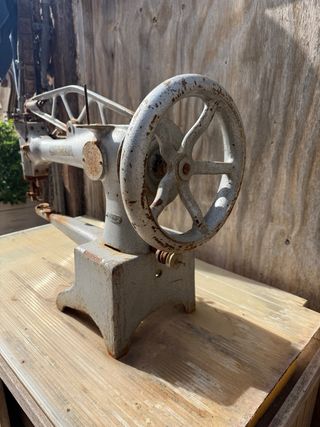 Máquina de coser SINGER antigua