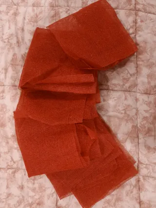 Scampoli in rete rossi.