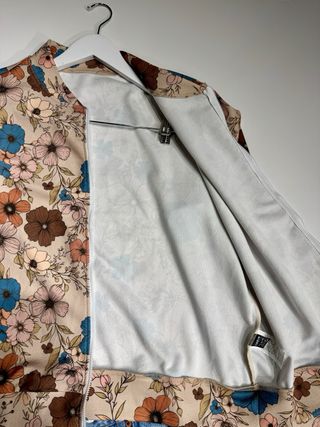 Chaqueta floral Shein cremallera talla 44.