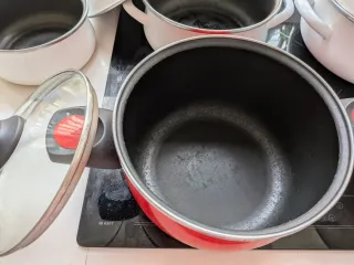 Batería de Cocina Roja y Blanca