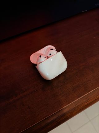 Apple AirPods 4 ANC Cancellazione Rumore