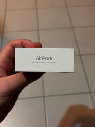 Apple AirPods 4 ANC Cancellazione Rumore