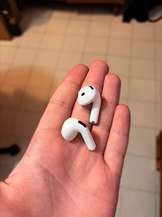 Apple AirPods 4 ANC Cancellazione Rumore