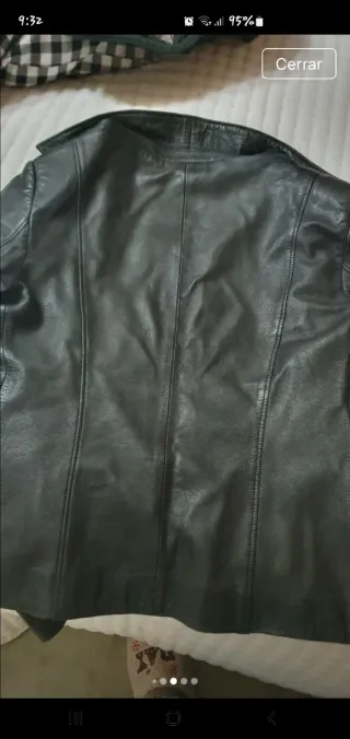 Chaqueta de piel negra estilo vintage