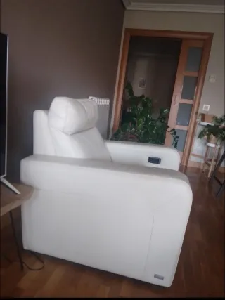 Sillón reclinable de piel color crema