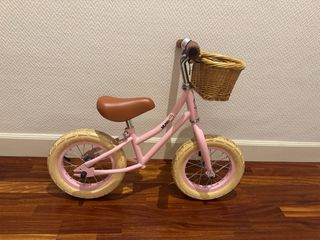 Bici infantil rosa con cesta