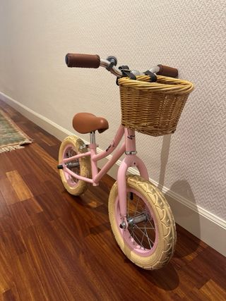 Bici infantil rosa con cesta