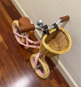Bici infantil rosa con cesta