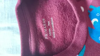 Sudadera granate estrellas 6-9 meses