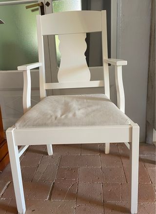 2 Sillas Blancas con Cojín