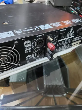 Amplificador Behringer Europower EP1500