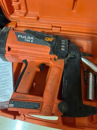Clavadora Spit PULSA 700