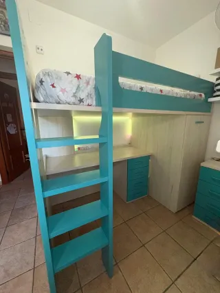 Cama elevada con escritorio (+ 2 cajoneras)