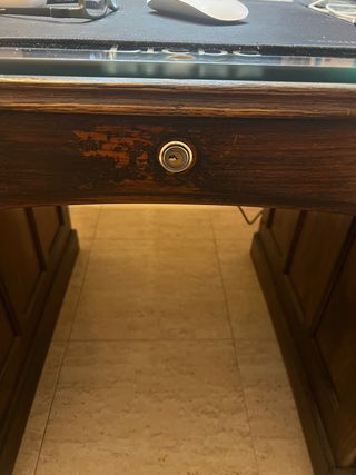 Escritorio antiguo de madera