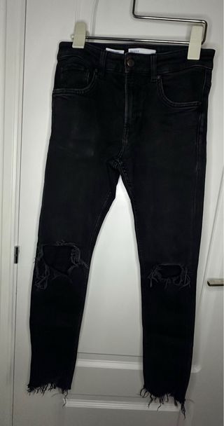 Pantalón negro Bershka Roto