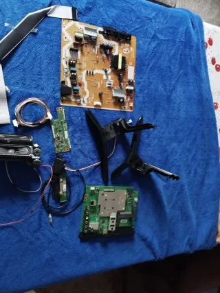 Piezas y patas TV Panasonic TX-49ES400E, leer