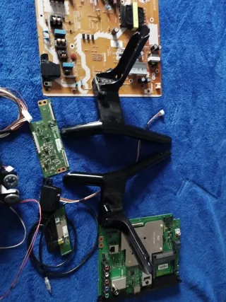 Piezas y patas TV Panasonic TX-49ES400E, leer