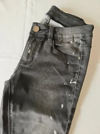 Pantalón vaquero skinny desgastado